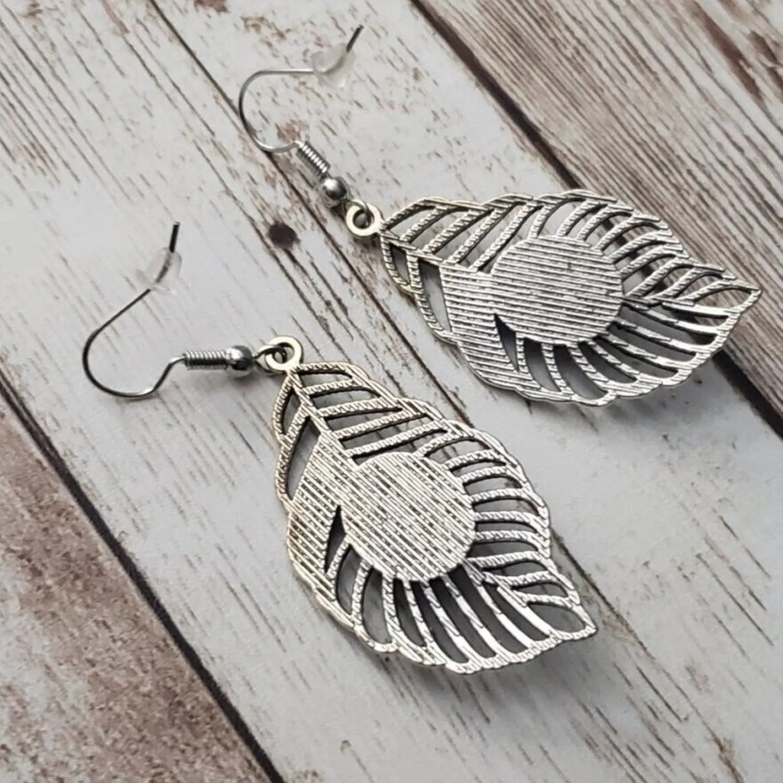 Leaf Style Dangle Earrings - Image 3