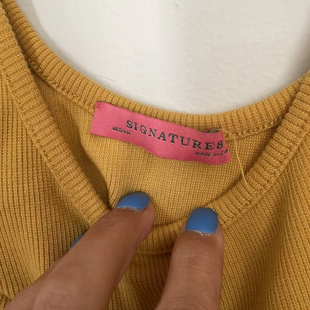 Gold boutique crop top size M - Image 3