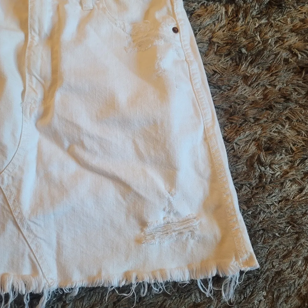Abercrombie & Fitch White Distressed Zoe Natural Rise Vintage A-Line Skirt 4 - Image 4