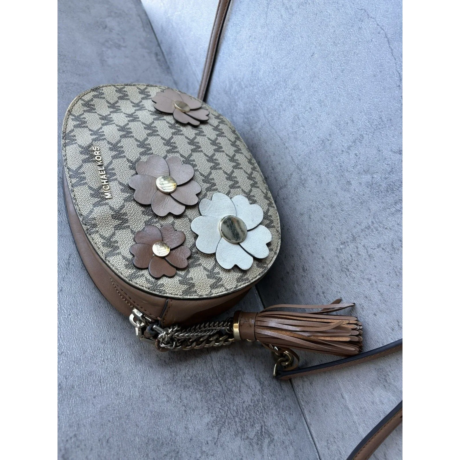 Michael Kors 3D FLORA APPLIQUE GINNY With Tassel MEDIUM MESSENGER Crossbody Bag - Image 4