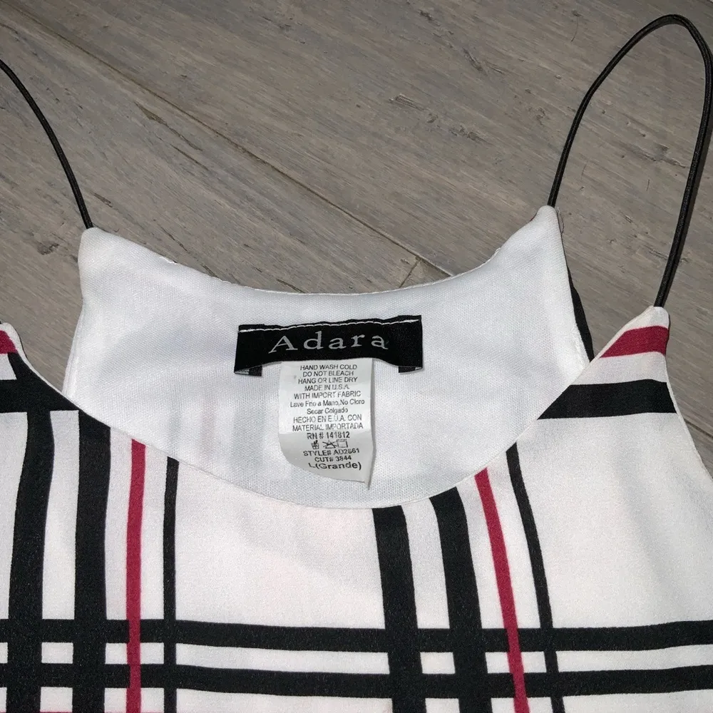 🌸3/$15🌸 Adara White With Black & Burgundy Striped Razor Back Tank Top Large Red - Image 3