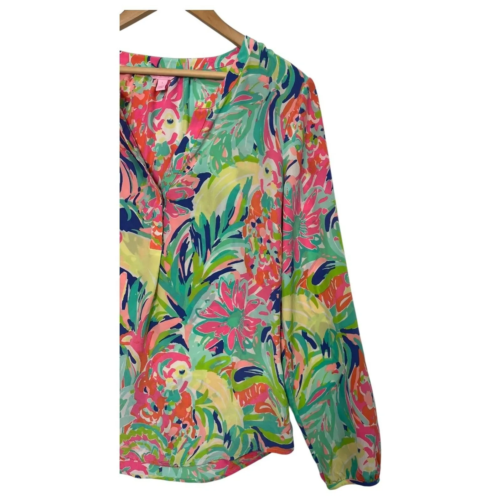 Lilly Pulitzer Top Womens Large Pink Green Silk Floral Tropical Parrot Hawaiian - Image 4