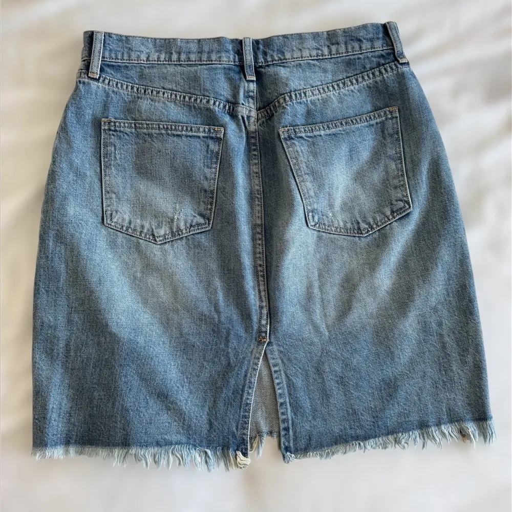 Gap Y2K womens distressed denim knee length straight pencil skirt size 30 - Image 2