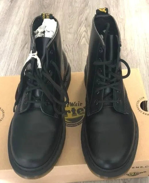 Dr. Martens Size 8 - Image 2