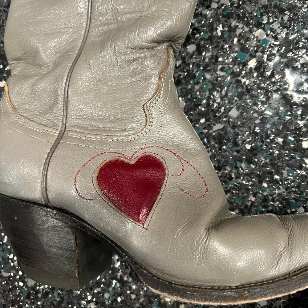 Vtg Gray + Burgundy Red Cowboy Boots with Hearts By Justin C3215 Size 5B w/ box - Image 6