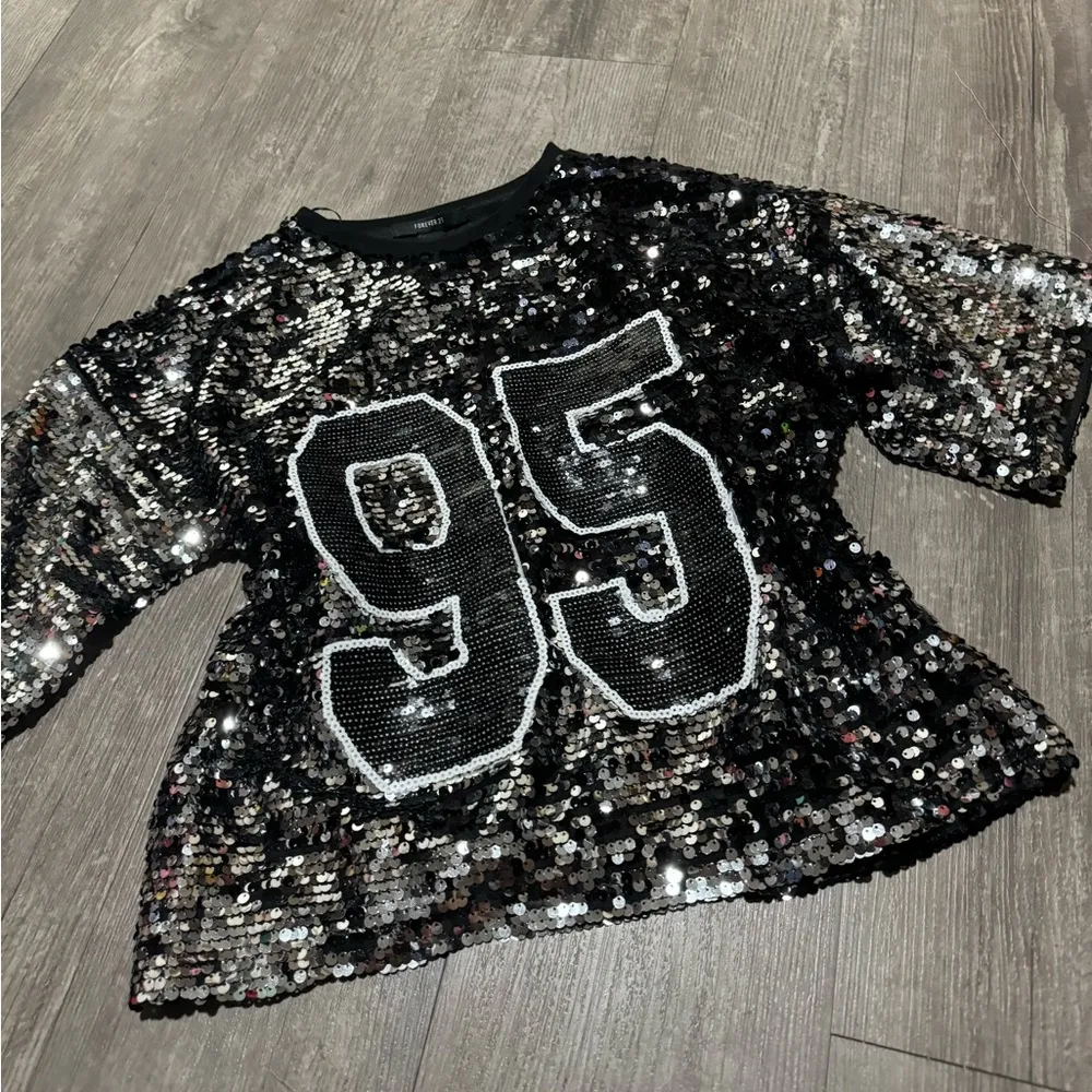 Forever 21  sequin 1995 shirt ✨ - Image 4
