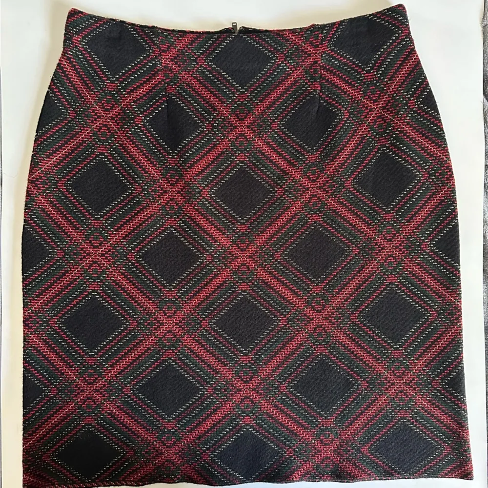 J. McLaughlin Plaid Pencil Mini Skirt Women’s size Medium Black Red Green Gold - Image 12