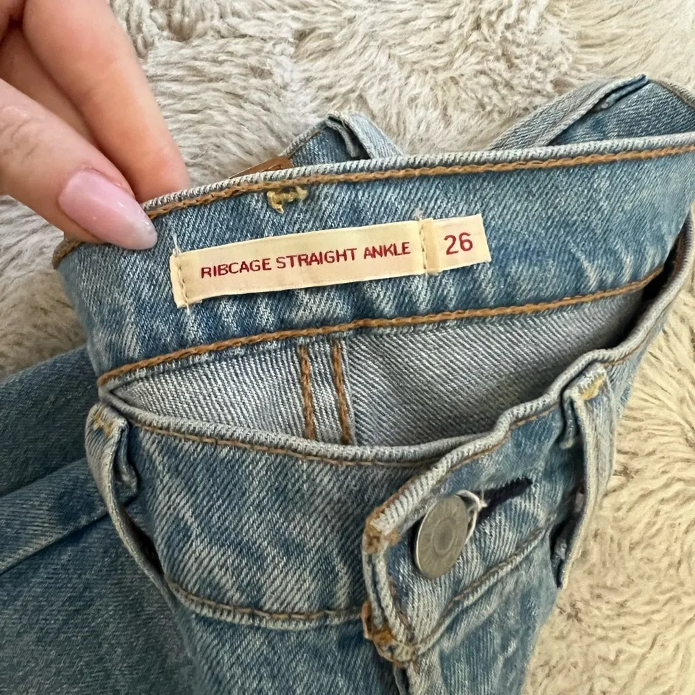 Levi’s Rib cage straight ankle ! Worn once. - Image 3