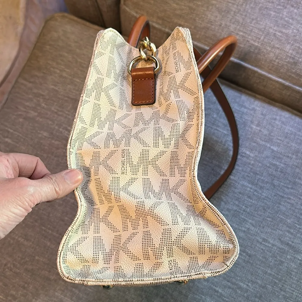 Michael Kors Hamilton tote, like new condition - Image 9