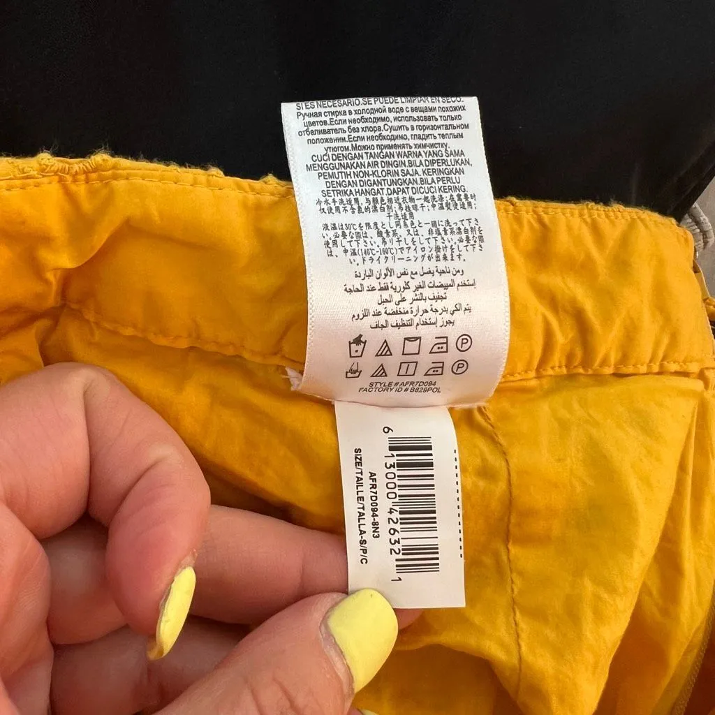 BCBG Maxazaria Yellow Eyelet Embroidery Pleated Front Dress Shorts Size Small - Image 8