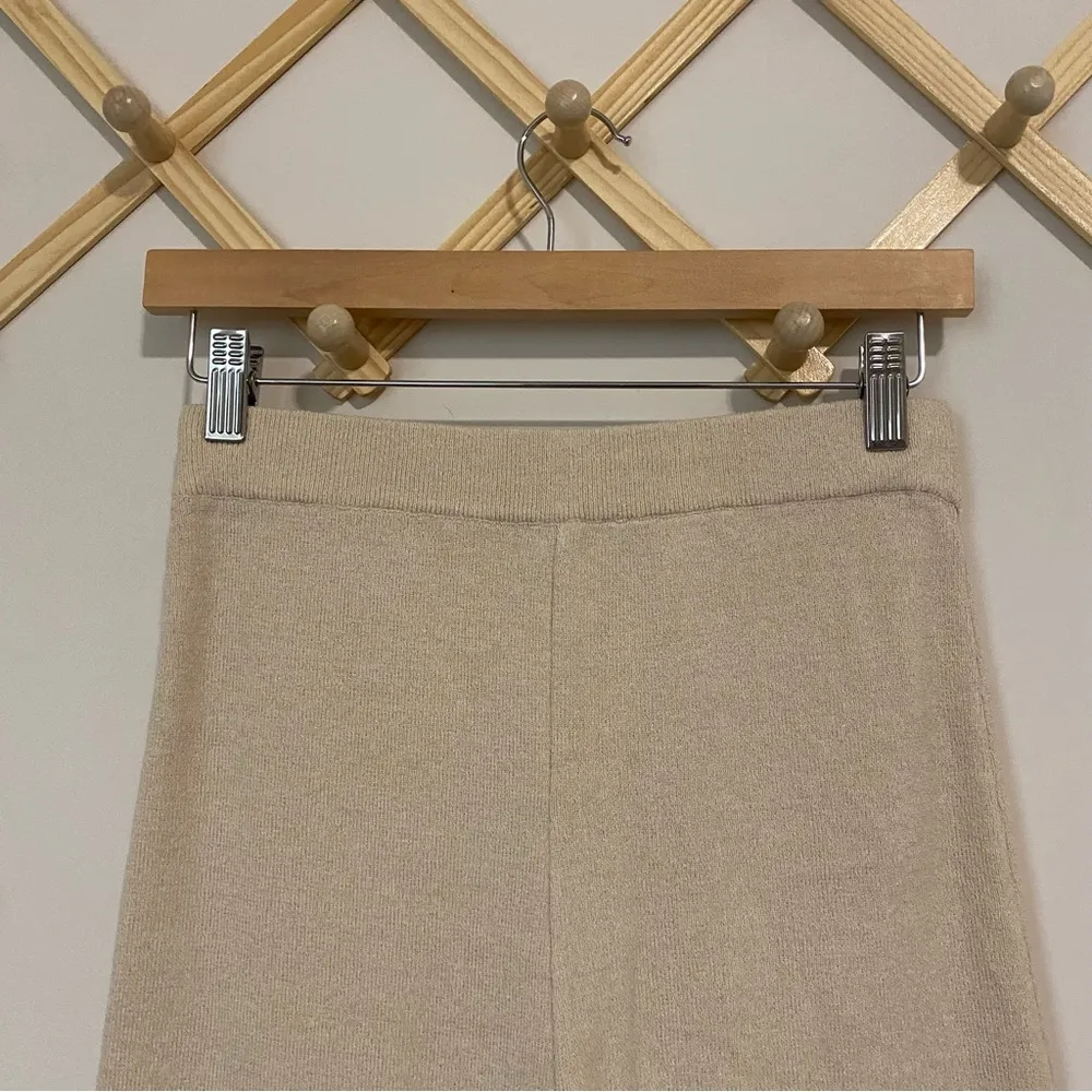 White Fox Beige Flare Leg Pull On Lounge Pants size Medium - Image 7