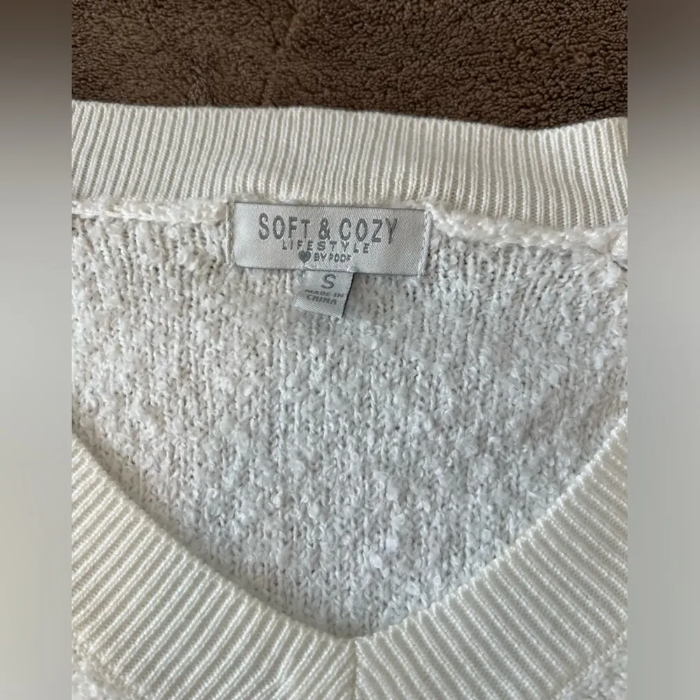 Soft & cozy white sweater - Image 4