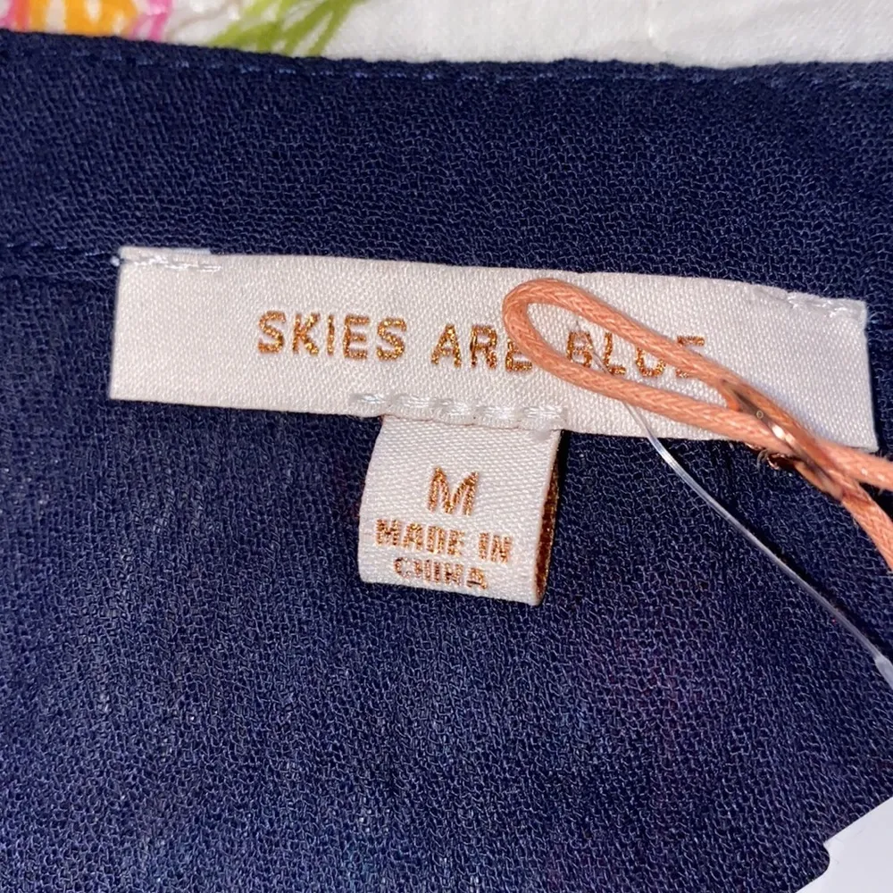 Skies Are Blue medium embroidered v-neck top - Image 8