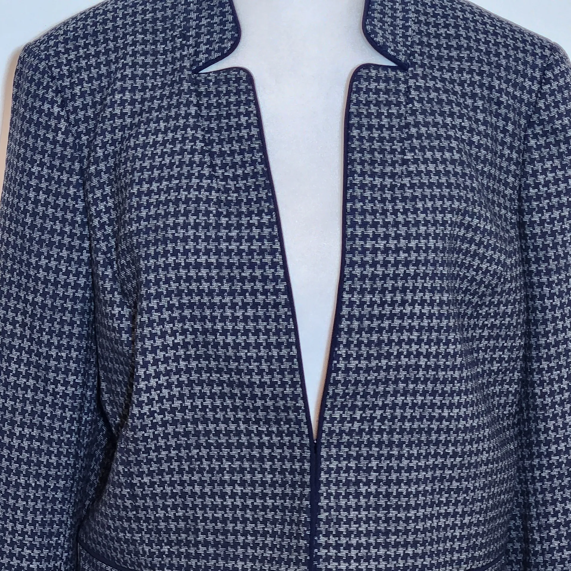 Talbots Navy Houndstooth Blazer Size 6 Navy Collarless Suit Jacket - Image 3
