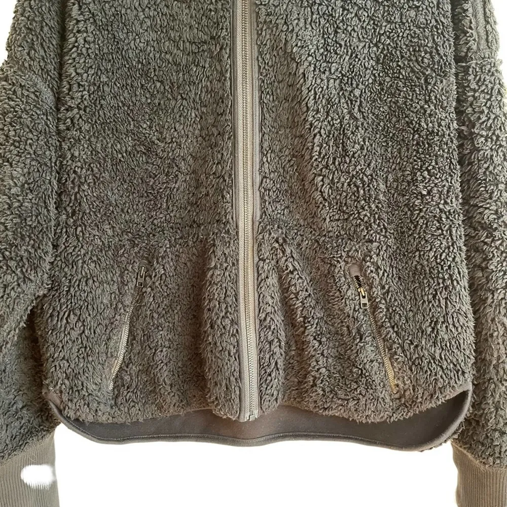 Athleta Cozy Sherpa Reversible Black Jacket - Image 4