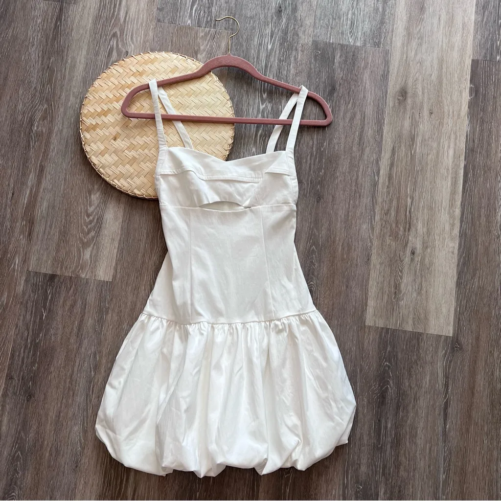 NWT zara white bubble‎ mini dress w/ cut out - Image 3