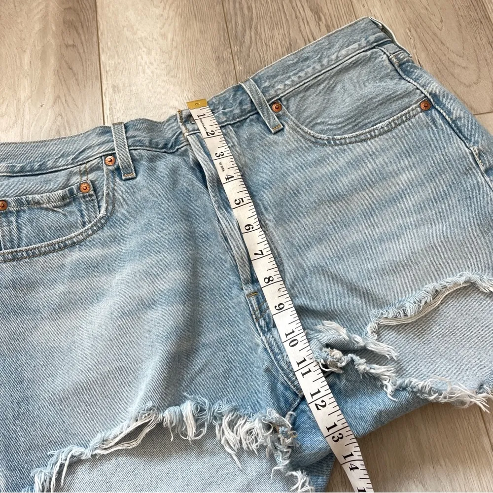 Levi's 501 High Rise Button Fly Cut Off Denim Shorts Light Wash (size 32) casual - Image 4