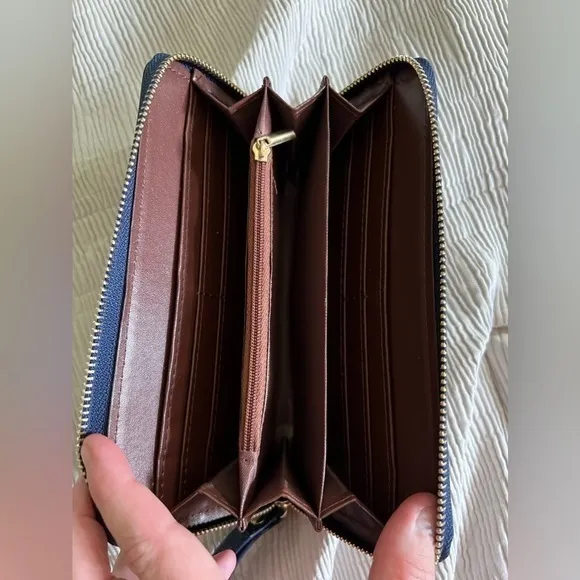 NWOT Blue clutch purse‎ wallet with a strap - Image 2