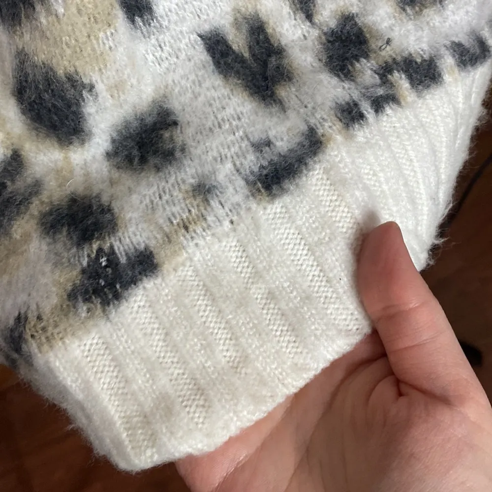 Express leopard print oversized fuzzy brushed plush knit sweater size M - Image 10