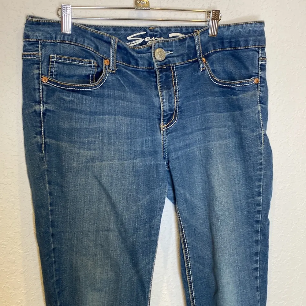 Seven7  Women’s Stretchy Cropped Medium Blue Wash Denim Jeans EUC Sz 14 Cotton - Image 2