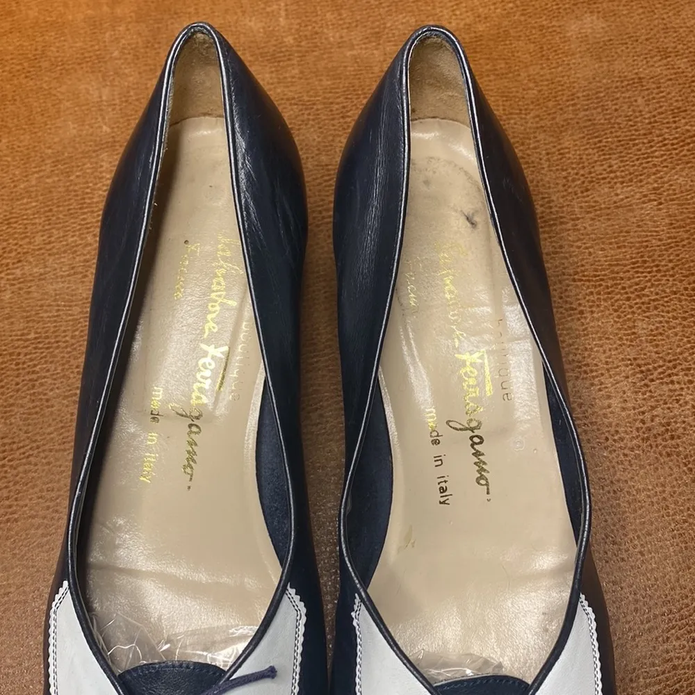 Vintage Salvatore Ferragamo Boutique Black & White Spectator Classic Pum… - Image 3