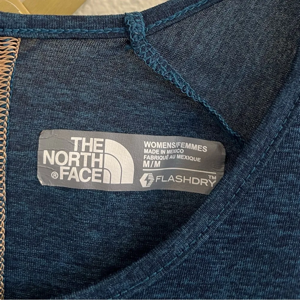 The North Face Ladie’s Flashdry Long Sleeve Tee Shirt Medium Dark Teal Blue - Image 3