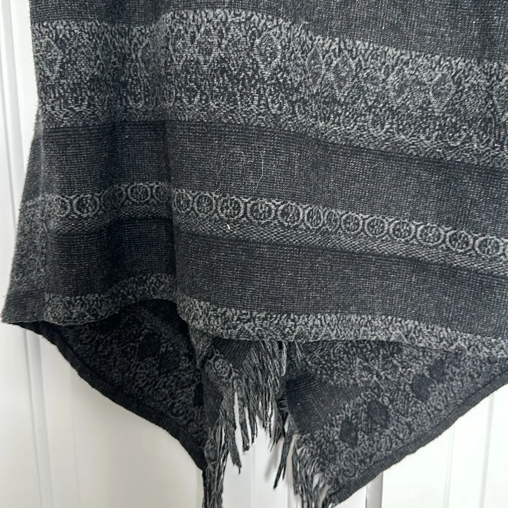 Fringe vest w/hood - Image 4