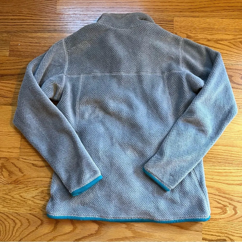 Patagonia gray with teal detail fleece pullover size medium - Image 2