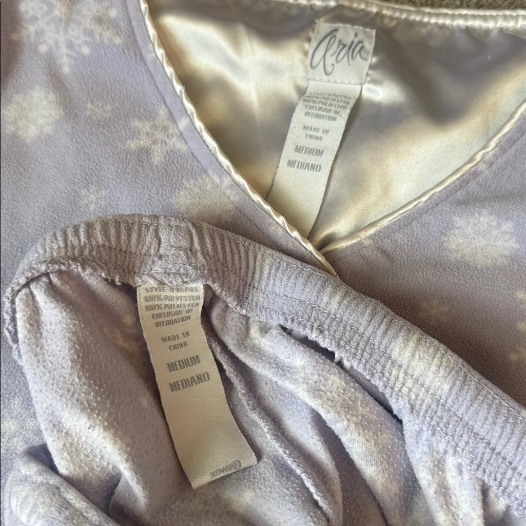 Aria Lavender Purple Snowflake Fleece Pajama Set SIZE M - Image 3