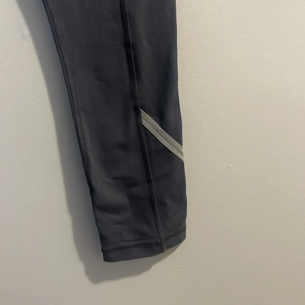 Lululemon Women's Gray Zipper Pocket Hustle Crop Luxtreme Leggings Sz 6 - Image 3