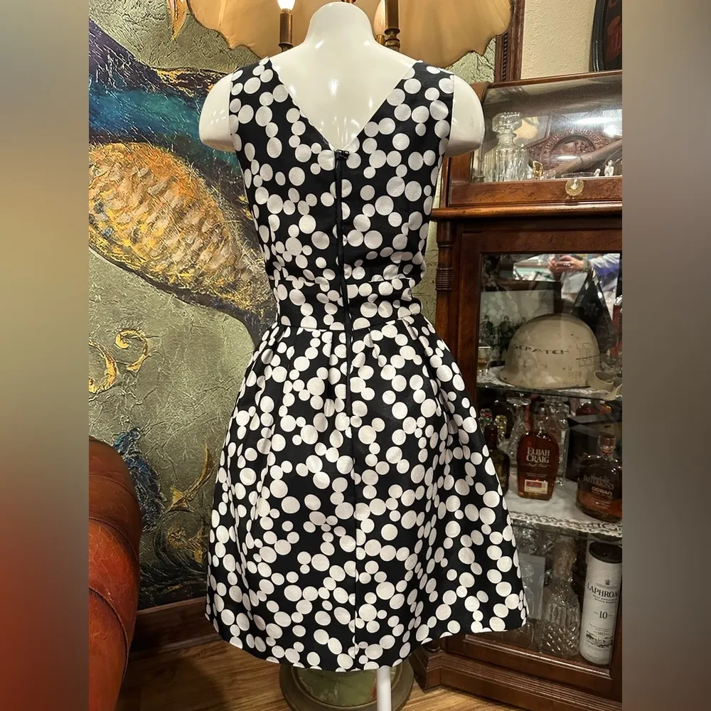 EUC TAYLOR RETRO LOOK MINI COCKTAIL DRESS POLKADOTS white black v - Image 3