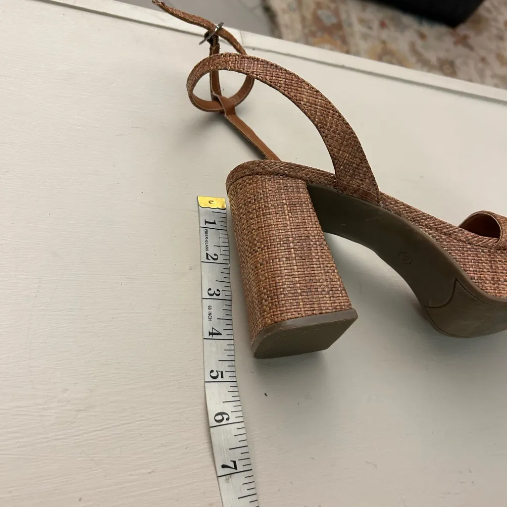 Heels Marc Fisher Brown Textured Heels 9 1/2 M Great Heels Beauties! Stand out! - Image 3