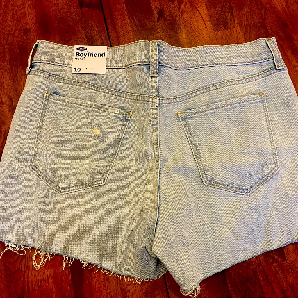 NWT OLD NAVY SHORTS - Image 2