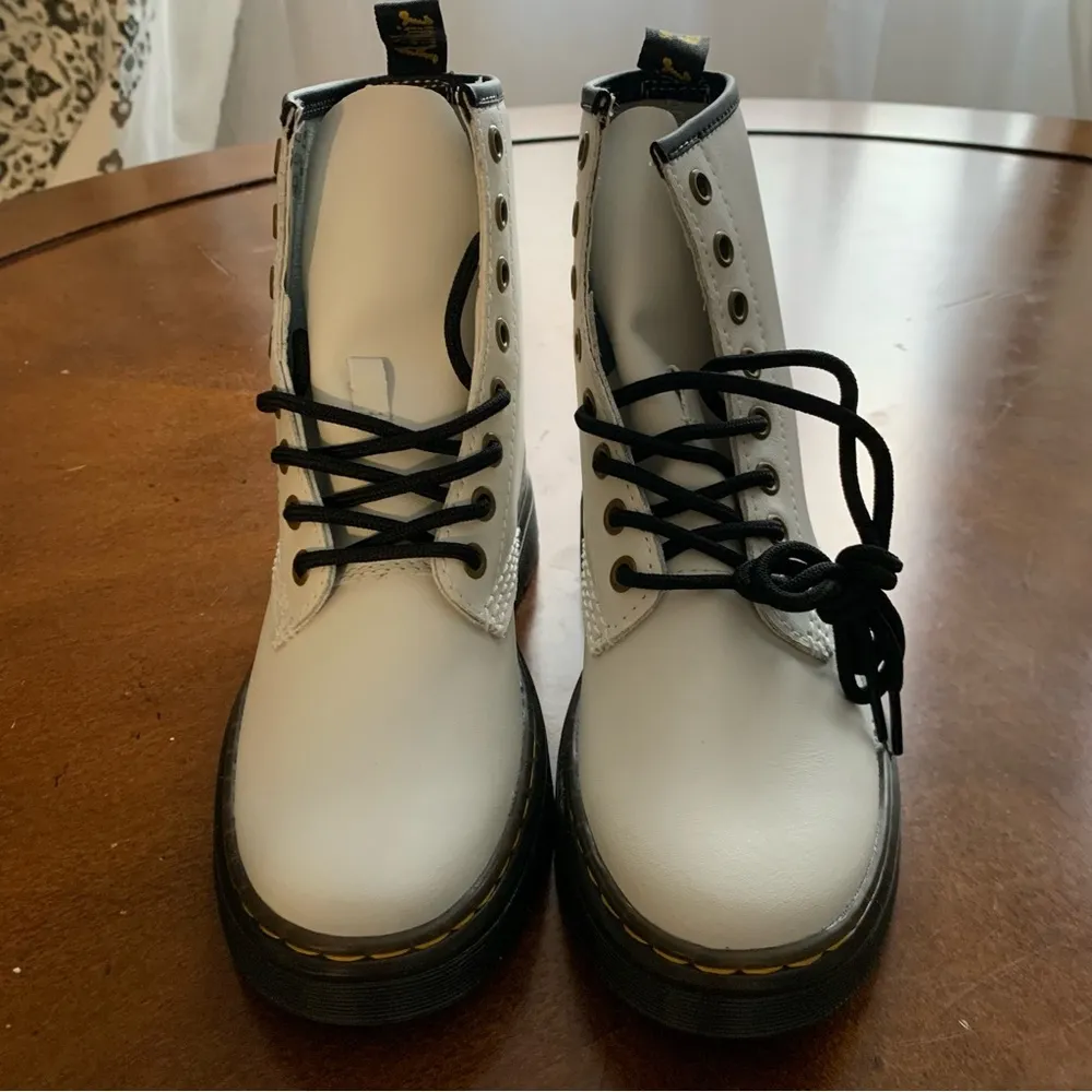 NEW Dr. Martens White Leather Combat Boots Zavala Lace Up Docs Womens 5 NWOB - Image 4