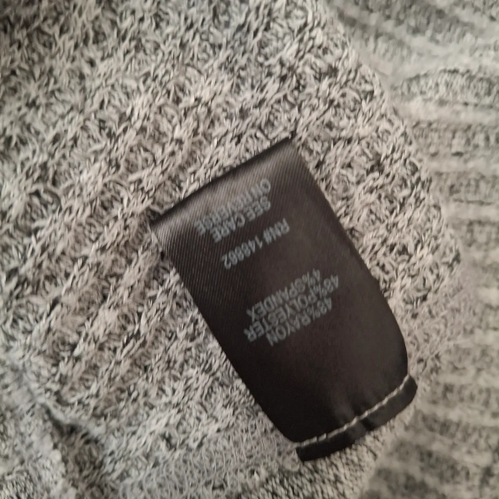 Torrid Sz 1 Gray Textured Knit Sweater - Image 13