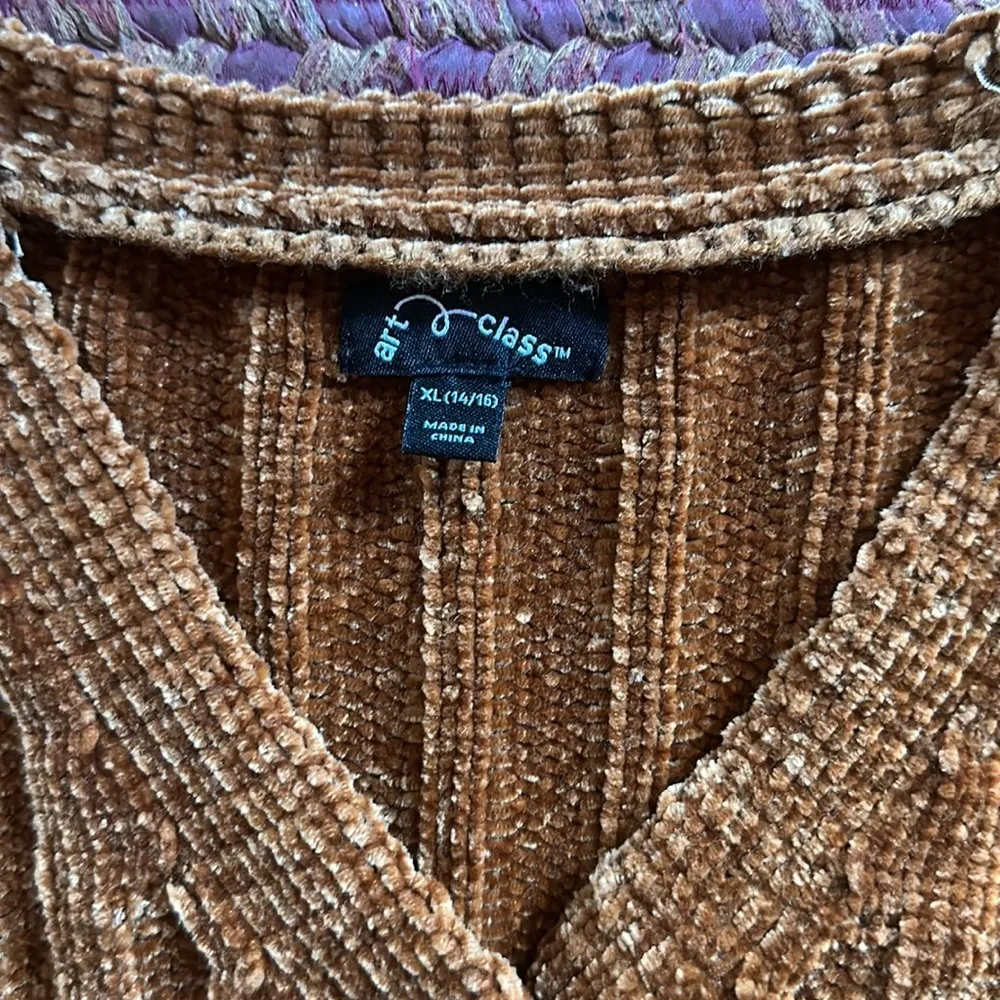 ART CLASS BROWN CHENILLE CROP BUTTON SWEATER - Image 2