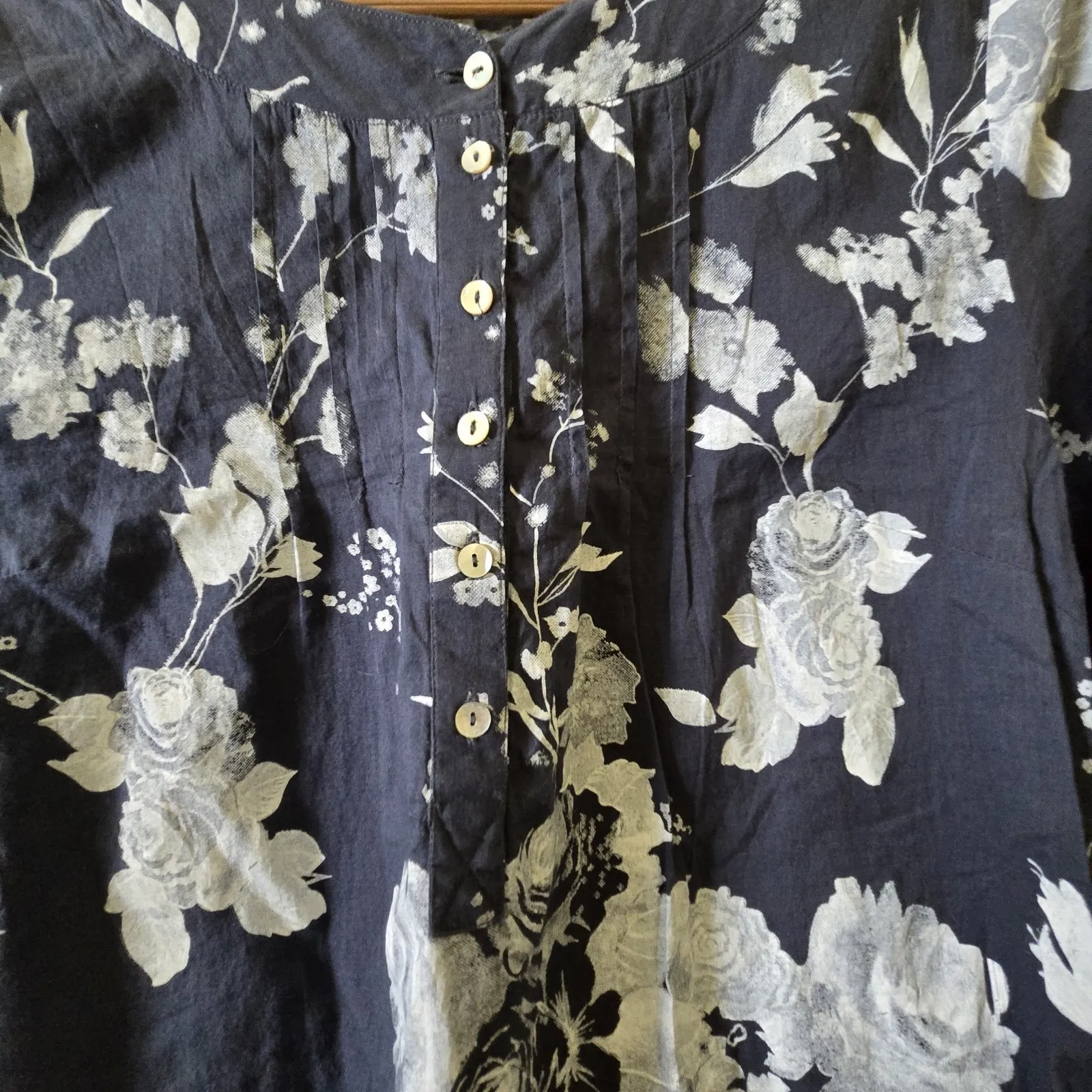 Soft Surroundings Womens Tuberosa Popover Top Petite Medium Gray Dark Floral - Image 2