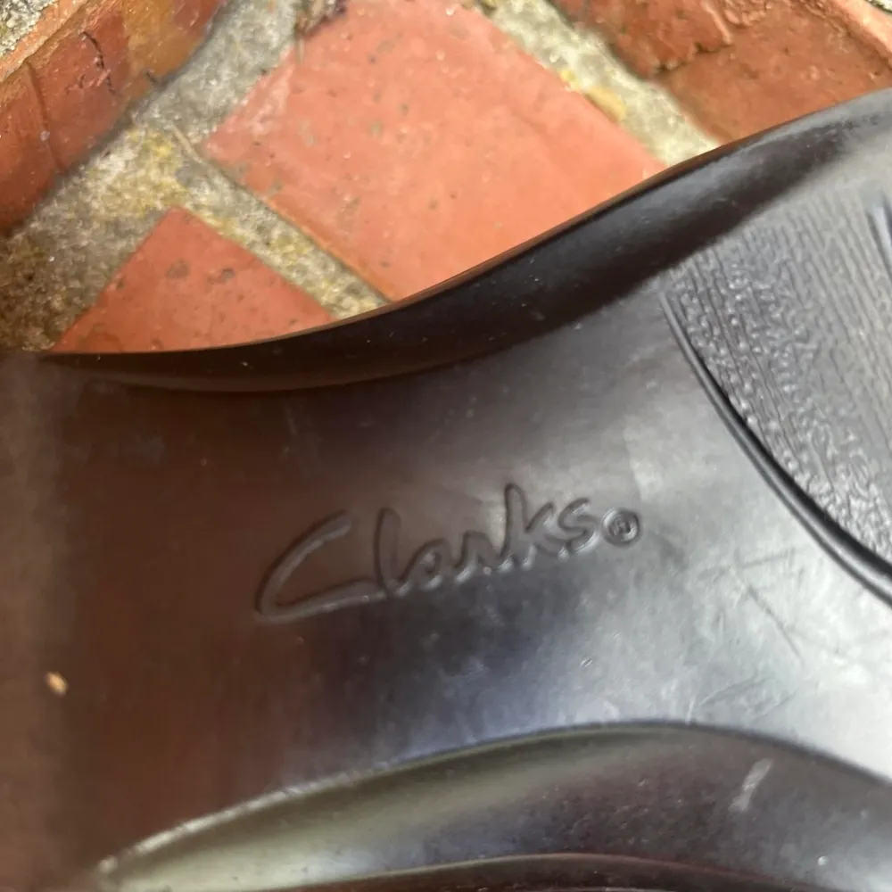 Clarks May Oval Blue Leather Mules in Size 7M - Image 7