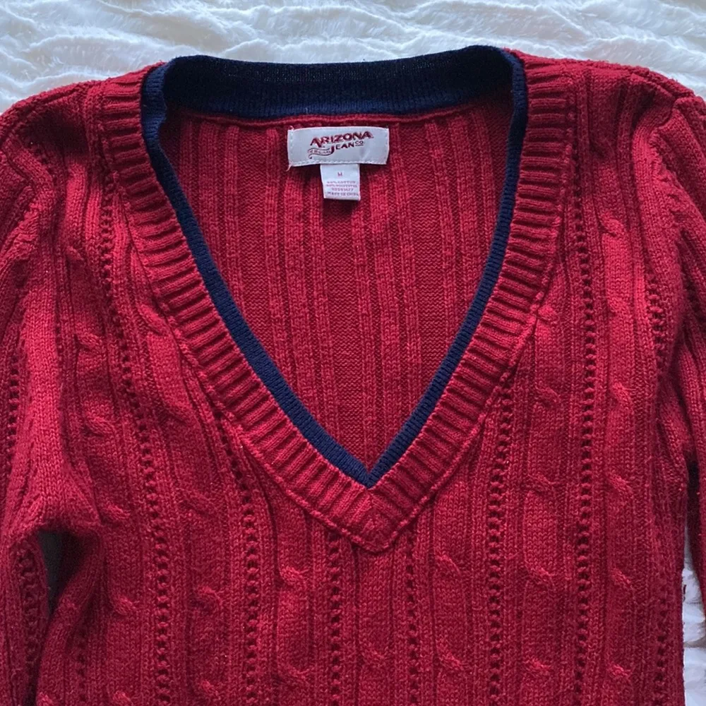 Woven Arizona Jean Co small burgundy sweater vneck with navy detail - Image 2