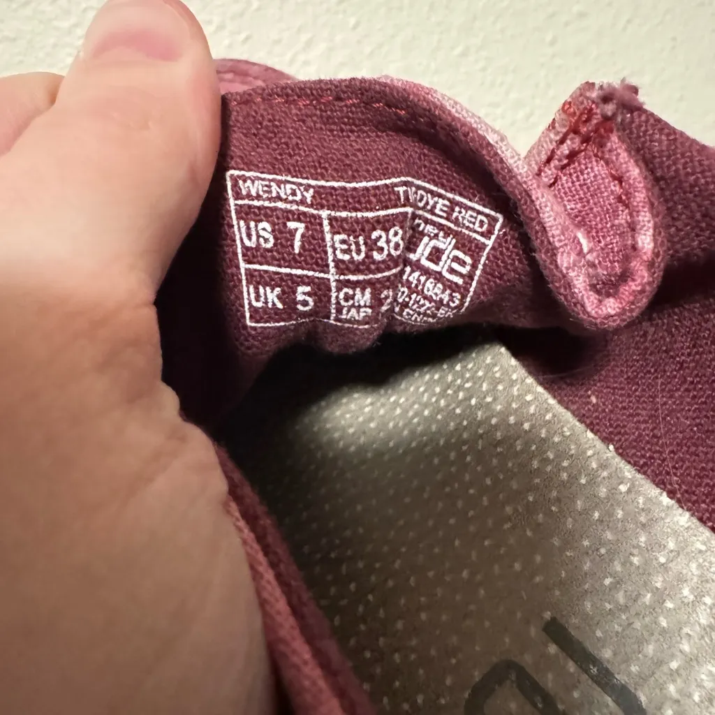 5/$55 !! 🔥 hey dude Maroon Slip-On Shoes - Image 3