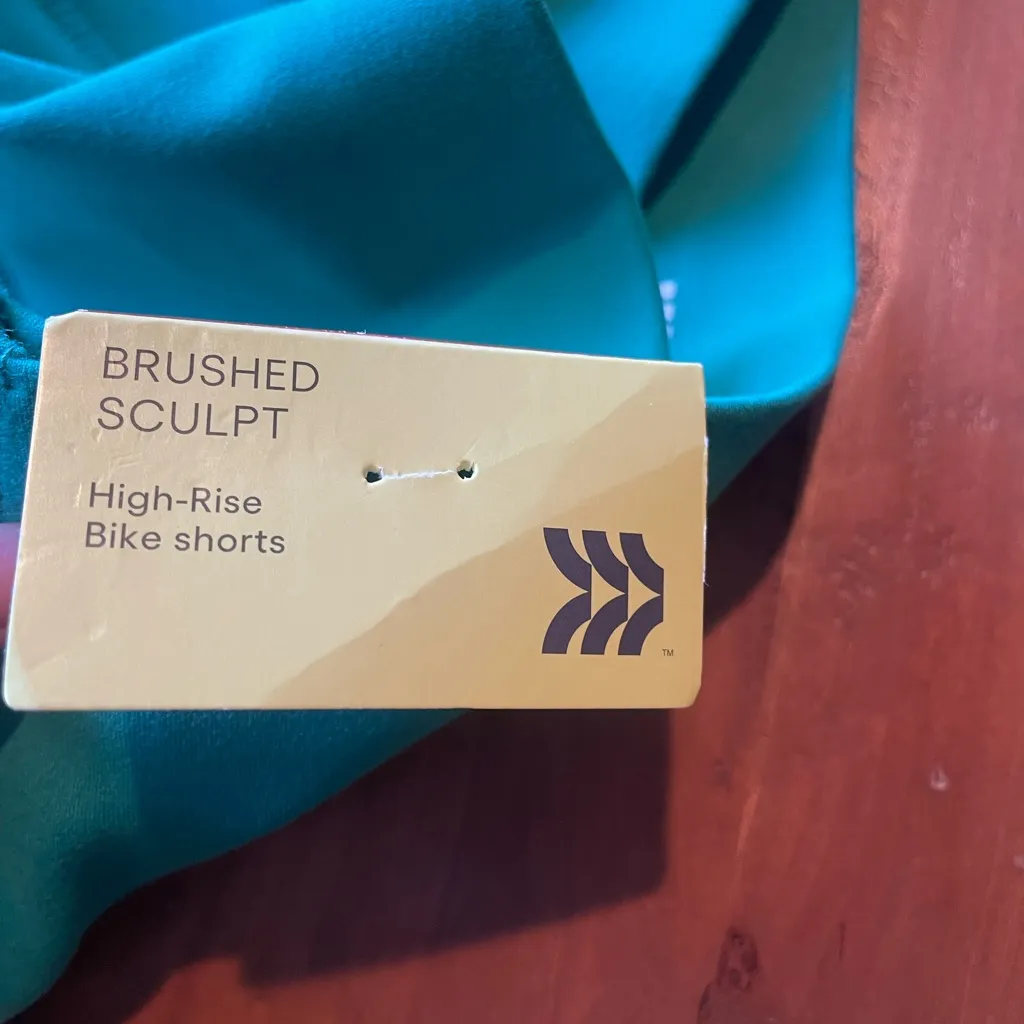 NWT All in Motion High Rise XS short biker shorts brushed sculpt green - Image 4