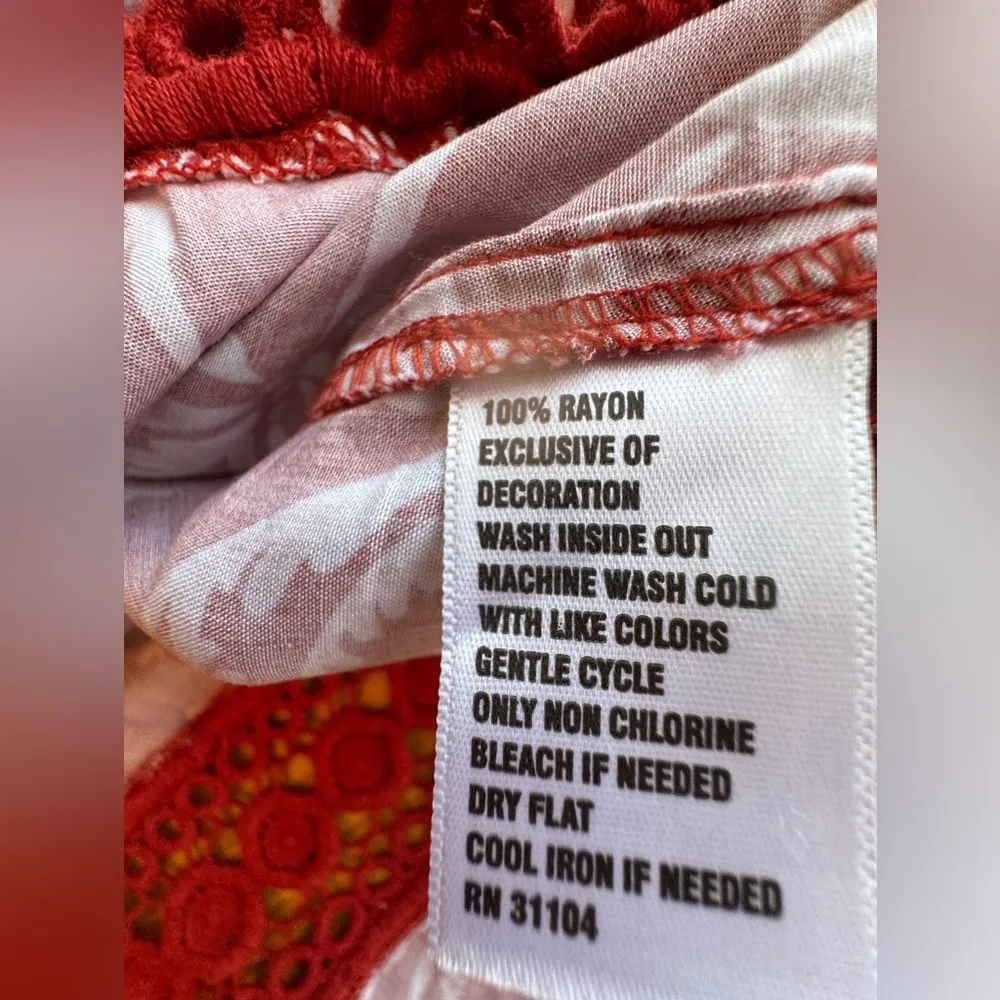 Crown & Ivy Rust Orange Sleeveless Blouse Crochet Trim Palm Trees Large NWT - Image 4