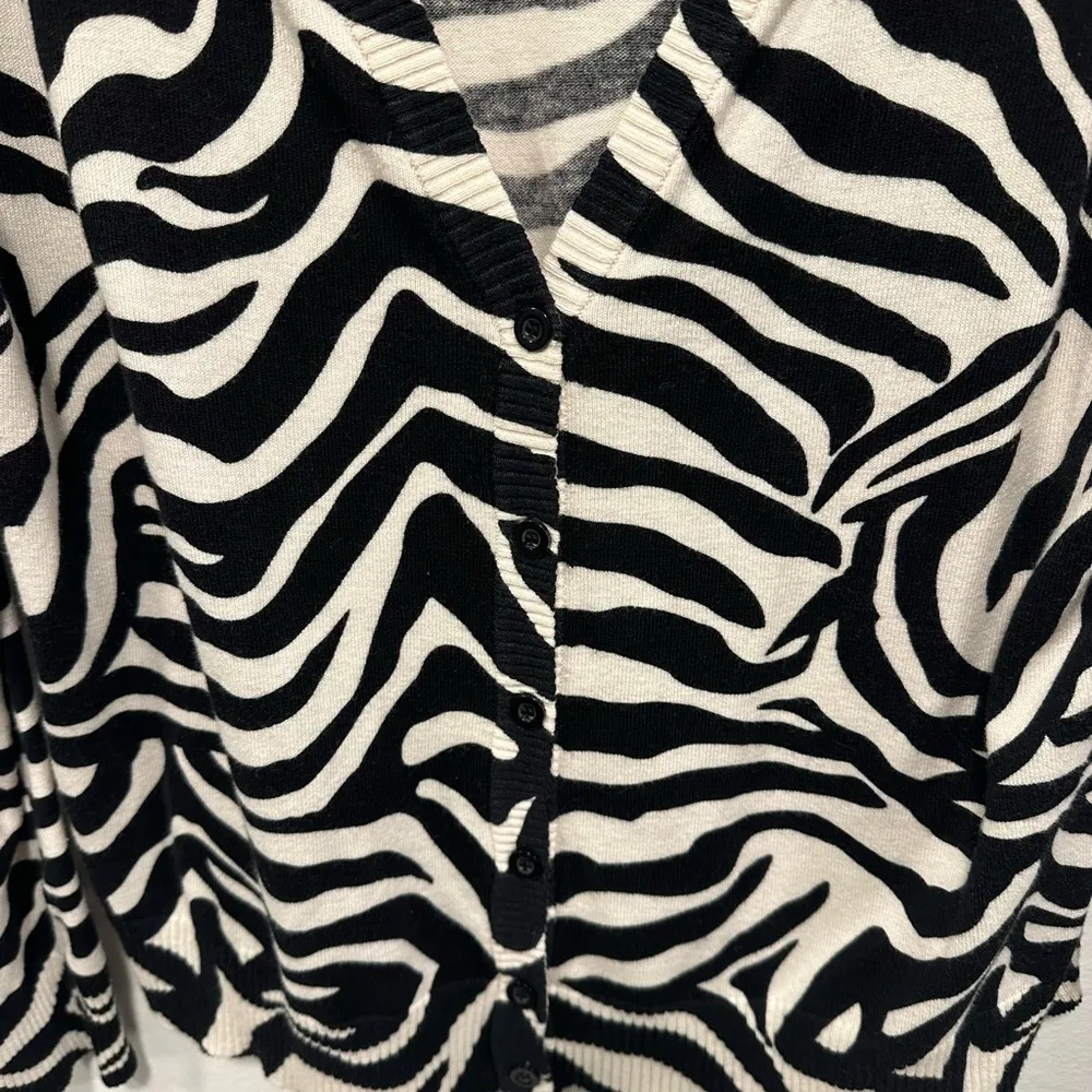 Land Bryant cardigan sweater! Zebra black and white button up sweater size 14/16 - Image 3