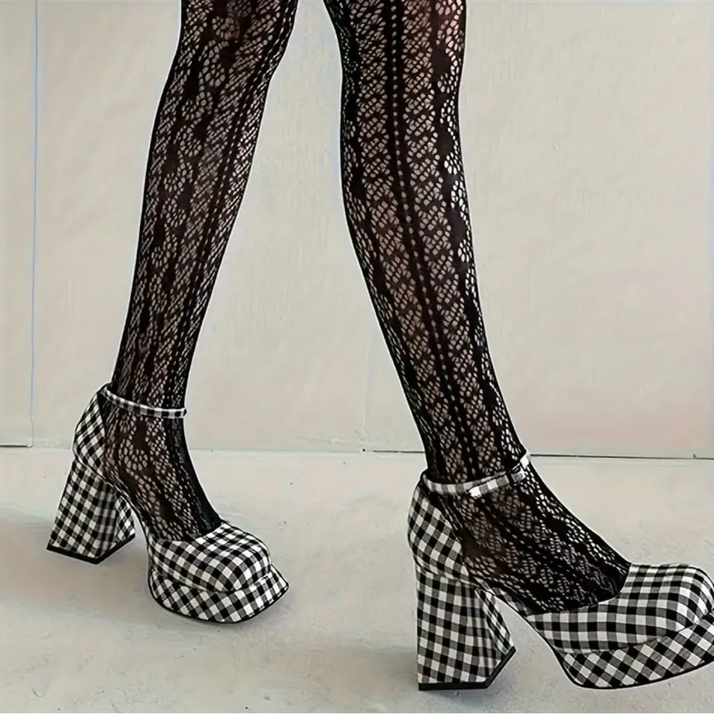 Black Lace Hollow - Image 10