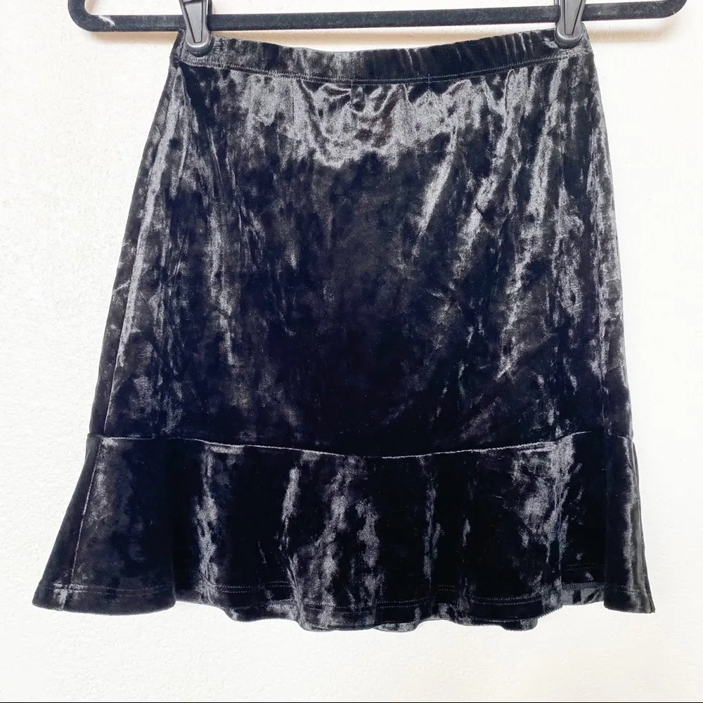 Band of Gypsies Crushed Velvet Ruffle Hem Mini Skirt Black Size XS - Image 6