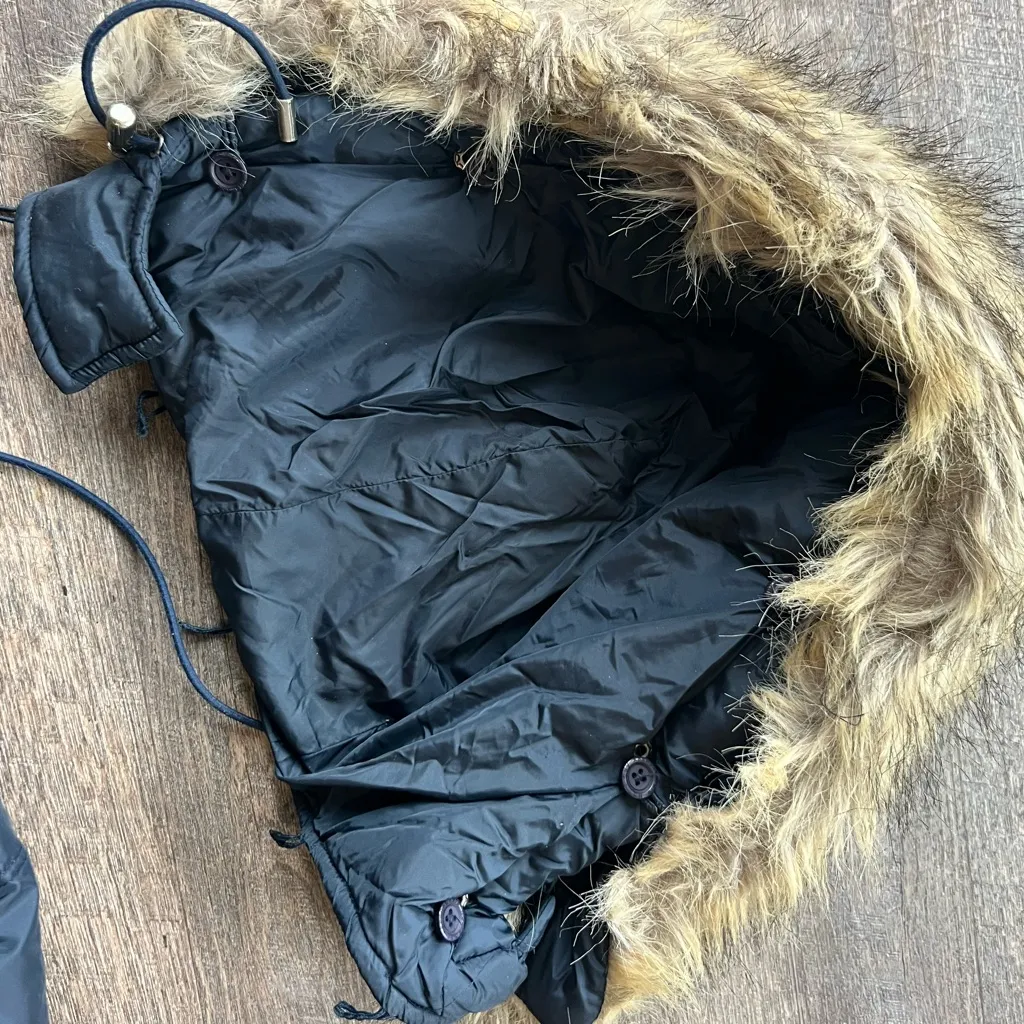 Vtg Y2K 2000 Abercrombie & Fitch Navy cropped puffer Jacket Faux fur hood logo M - Image 12