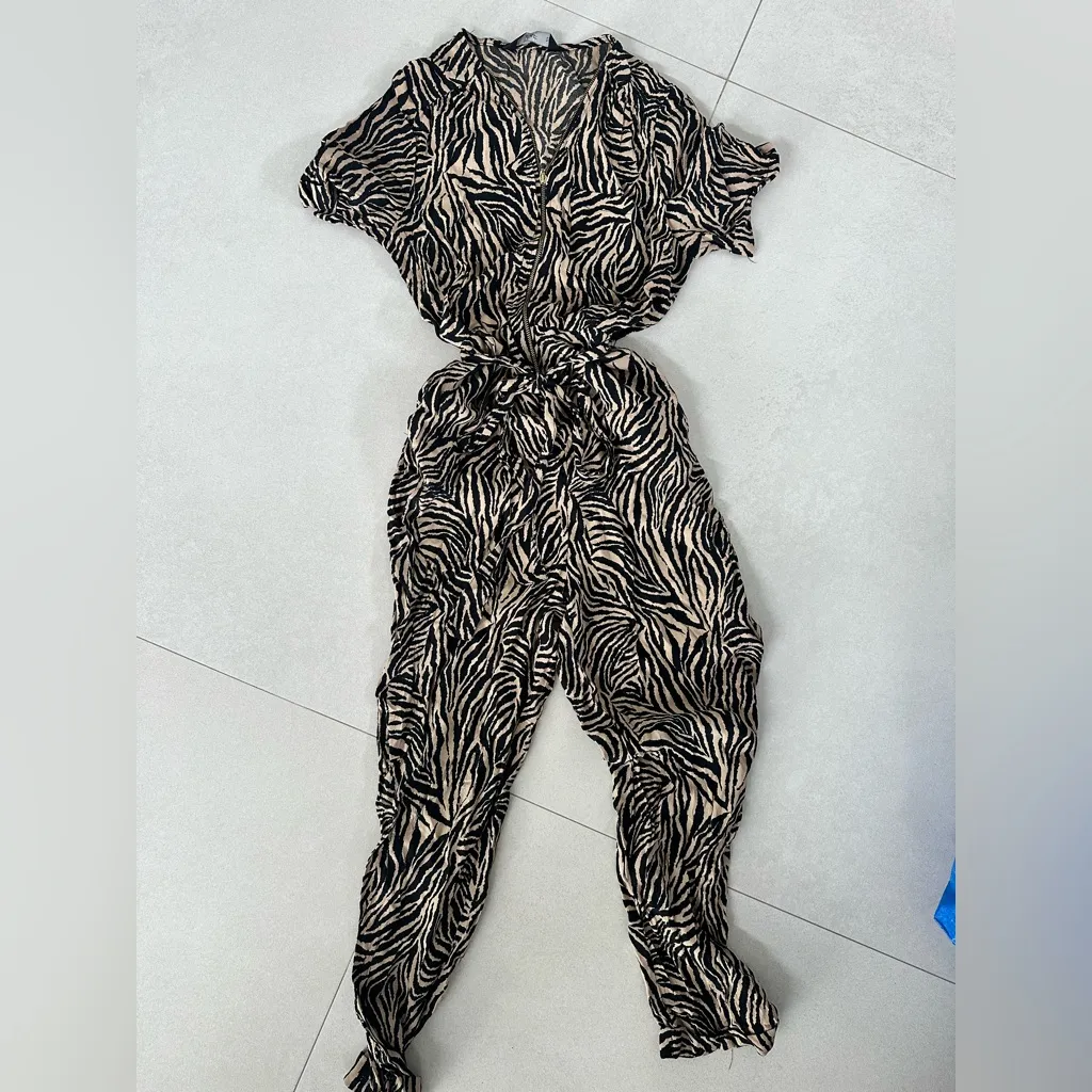 F&F Zebra Print Jumpsuit in Black and Tan Size 6 - Image 3