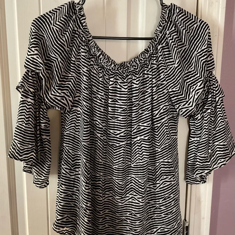 White House Black Market WHMB Off-the-Shoulder SZ S NWOT - Image 3