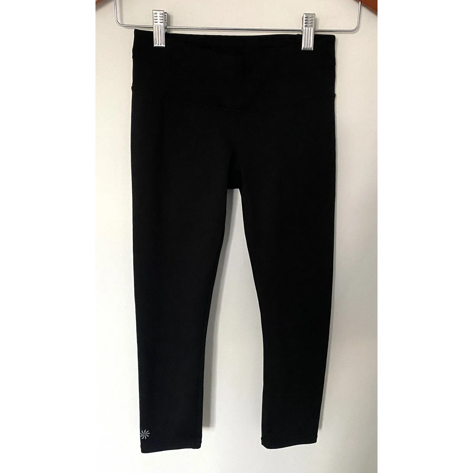NWT Athleta Sonar Black Capri Leggings with Back Zipper Pocket Activewear Sz XXS - Image 2