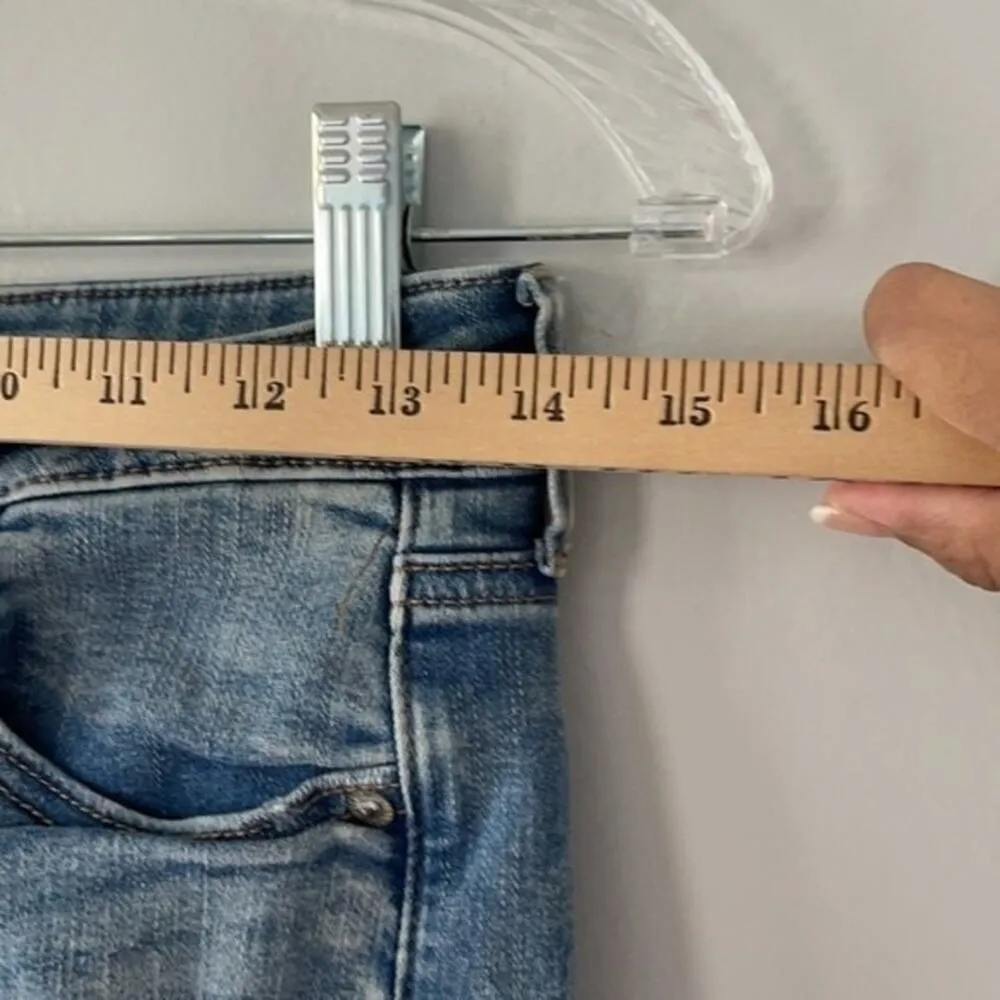 American Eagle Outfitters Hi Rise Shortie Size 4 Distressed - Image 7